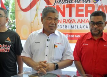 MOHAMAD Sabu mengadakan sidang akhbar selepas melancarkan Jentera Pilihan Raya Amanah PRN Melaka di Duyong hari ini. - UTUSAN/AMRAN MULUP