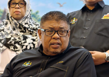 AB. Rauf Yusoh semasa sidang akhbar selepas merasmikan Sambutan Hari Alam Sekitar Negara (HASN) Peringkat Kebangsaan 2026 di Melaka hari ini.