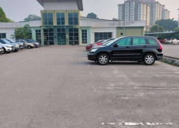 GARISAN parkir kereta di Pusat Kesihatan Universiti Teknologi Mara (UiTM) Shah Alam yang terlalu pudar perlulah dicat baharu.