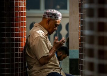 CUKUP-cukuplah menjual agama dan memperbodohkan bangsa sendiri semata-mata untuk kerusi yang hanya gah di dunia belum tentu gah di akhirat.