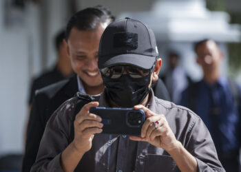 LANGKAH proaktif boleh diambil dengan menetapkan had masa penggunaan aplikasi dan menapis notifikasi yang tidak perlu. - GAMBAR HIASAN