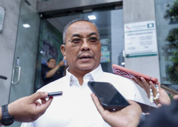 HENTIKAN budaya politiking atas isu sensitif agama dan moral demi kepentingan politik peribadi dan parti.