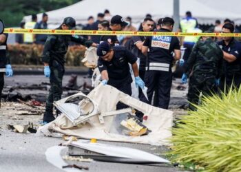KOTAK hitam menjadi sebahagian daripada bahan yang diteliti bersama bukti lain dalam proses penyiasatan.