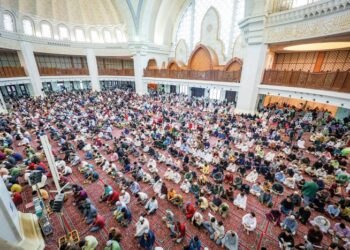 ISLAM tidak menghalal cara, menabur fitnah, memaki hamun, mendoakan keburukan sesama  Islam, dalam memperjuangkan agama yang diselaputi perasaan marah, dendam dan sebagainya.