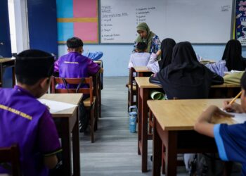 PROSES semakan fakta dan pengesahan maklumat penting bagi membantu murid mengenal pasti maklumat yang tidak tepat, selain menggalakkan penggunaan AI secara bertanggungjawab.