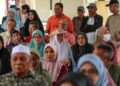 RAMAI warga emas hari ini mahir menggunakan telefon pintar, namun kemahiran menggunakan teknologi tidak semestinya melindungi seseorang daripada manipulasi emosi. – GAMBAR HIASAN