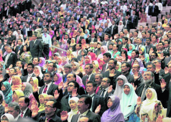 KERAJAAN perlu merangka skim pekerjaan yang lebih mampan dengan struktur gaji kompetitif, laluan kerjaya jelas serta faedah kebajikan bersesuaian.