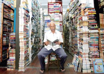 JIKA mahu mengenali Malaysia melalui kanak-kanaknya, maka kenalilah cerita, puisi dan bahasa yang membentuk dunia mereka. -GAMBAR HIASAN