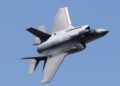 SEBUAH pesawat Lockheed Martin F-35 Lightning II diterbangkan sebagai sebahagian daripada pertunjukan pada hari pembukaan Farnborough International Airshow di Farnborough, barat daya London.- AFP
