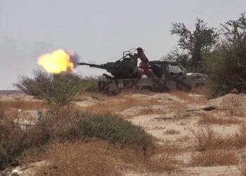 KUMPULAN Houthi memperhebatkan serangannya ke atas pakatan tentera yang disokong Arab Saudi di Yemen. - AFP
