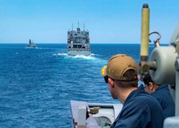 KETEGANGAN semakin meningkat di Selat Hormuz selepas Amerika Syarikat (AS) menolak cadangan penyelesaian diplomatik Iran. - AFP