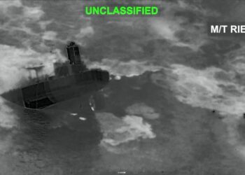 TANGKAP layar video dikeluarkan CENTCOM menunjukkan serangan ke atas sebuah kapal tangki minyak Iran di Teluk Oman.-AFP 