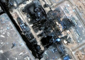 IMEJ satelit memaparkan kerosakan stesen pengepaman di sepanjang laluan umum saluran paip Timur-Barat Arab Saudi di al-Mesabaah, tenggara Madinah.- AFP