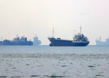 IRAN akan melaksanakan penubuhan zon larangan maritim di Teluk Parsi. - AFP