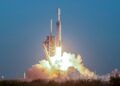 ROKET SpaceX Falcon Heavy dilancarkan dengan membawa Teleskop Angkasa Nancy Grace Roman milik NASA dari Kompleks Pelancaran 39A di Pusat Angkasa Lepas Kennedy di Cape Canaveral, Florida.- AFP