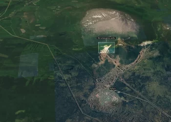 GAMBAR satelit menunjukkan pintu keluar kecemasan lama berhampiran Fasiliti 1335 di Gunung Kosvinsky. - The Sunday Times