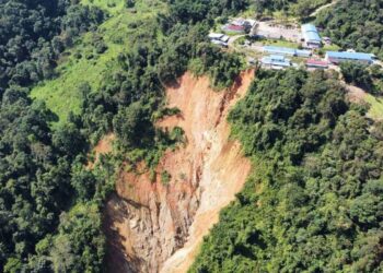 TANAH runtuh berlaku berhampiran Sekolah Ban Doi Tiew di daerah Tha Wang Pha, Thailand.-AGENSI 