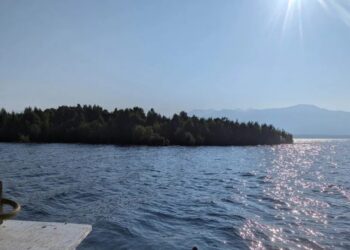 PULAU terapung di wilayah British Columbia pertama kali dilihat oleh pengemudi bot pada pertengahan Ogos.-AGENSI