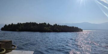 PULAU terapung di wilayah British Columbia pertama kali dilihat oleh pengemudi bot pada pertengahan Ogos.-AGENSI
