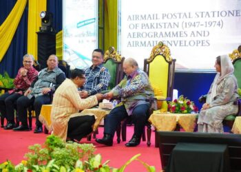 TUANKU Syed Sirajuddin Jamalullail pada majlis perasmian Pameran Setem Lima Perlis Malaysia 2026 di Dewan Wawasan, Kangar, Perlis malam tadi.-UTUSAN