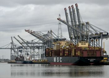 GAMBAR fail menunjukkan kapal tangki minyak berbendera Panama, Barbaros Hayrettin, di Port-de-Bouc, Martigues, selatan Perancis.- AFP