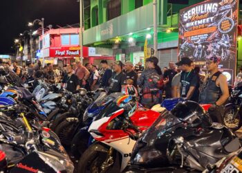 LEBIH 1,000 penunggang motosikal berkuasa tinggi berkumpul bersempena Seruling Road Bike Meet 2026 di Jalan Seruling, Kangar, Perlis malam tadi.-UTUSAN/MOHD. HAFIZ ABD. MUTALIB
