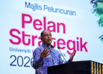 ZAMBRY Abd Kadir berucap pada Majlis Peluncuran Pelan Strategik Universiti Putra Malaysia (UPM) 2026-2030 di UPM di sini hari ini. - UTUSAN/FARIZ RUSADIO