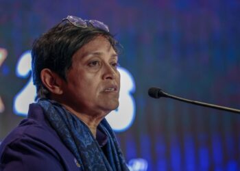 AZALINA ketika berucap di Konvensyen Pendanaan Politik 2026 ‘Reformasi Institusi : Membina Kepercayaan, Memperkukuh Demokrasi di Pusat Timbang Tara Antarabangsa Asia (AIAC), Bangunan Sulaiman. - UTUSAN/SADDAM YUSOFF
