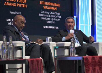ABANG Yusuf Abang Puteh (dua dari kiri) dalam sesi plenari EIC Connect bertajuk “Masa Depan Sudah Tiba – Gas Adalah Destinasi” sempena Pameran dan Persidangan Minyak dan Gas Asia 2026 (OGA 2026) di Pusat Konvensyen Kuala Lumpur sini hari ini.