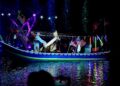 PERARAKAN perahu berhias bersempena perasmian Pesta Air Antarabangsa Kuala Perlis 2026 di Dataran Kampung Wai, Kuala Perlis malam tadi.-UTUSAN