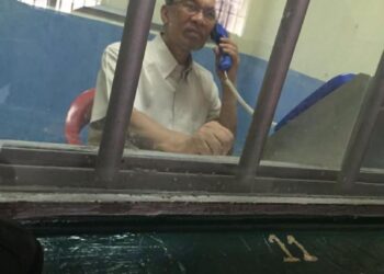 ANWAR Ibrahim berkongsi gambar ketika bertemu keluarga di Penjara Sungai Buloh.