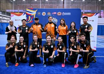 KEM Wushu negara ketika kunjungan Timbalan Ketua Kontinjen (CDM) Malaysia, Mohamad Azlan Iskandar dan Syaidatul Afifah Badrul Hamidi ke kem latihan wushu negara, di MSN Bukit Jalil.-IHSAN MSN