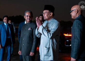 ANWAR Ibrahim tiba di New Delhi, India bagi menghadiri Sidang Kemuncak Pemimpin-Pemimpin BRICS ke-18.