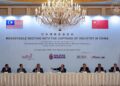 ANWAR Ibrahim ketika mempengerusikan Perbincangan Meja Bulat bersama pemimpin industri daripada 21 syarikat terkemuka China bagi meneroka peluang pelaburan strategik bernilai tinggi di Malaysia.-fb ANWAR IBRAHIM