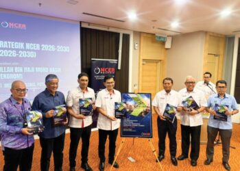 AKMAL Nasrullah (empat dari kiri) melancarkan  Pelan Pembangunan Strategik NCER 2026-2030 di sini, semalam.