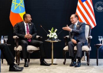 ANWAR Ibrahim dan  Perdana Menteri Ethiopia, Abiy Ahmed turut membincangkan usaha memperluaskan kerjasama dalam bidang perdagangan, pelaburan serta beberapa industri yang sedang berkembang di New Delhi, India.