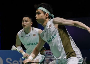 Aaron Chia (kiri) tidak akan bersama pasangan lamanya Soh Wooi Yik dalam Sukan Asia 2026 Aichi-Nagoya sebalik digandingkan dengan Tee Kai Wun. - UTUSAN/SHIDDIEQIN ZON