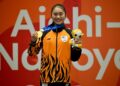 ADEOLA Fay Robert menunjukkan pingat emas dimenanginya pada aksi final Kumite bawah 55 kilogram (kg) di Sukan Asia Aichi-Nagoya 2026 di Gimnasium Toyohashi, hari ini. - BERNAMA