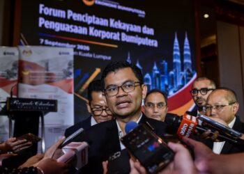 AKMAL Nasrullah Mohd Nasir ketika sidang media selepas sesi dialog Forum Penciptaan Kekayaan dan Penguasaan Korporat Bumiputera di Royale Chulan, Kuala Lumpur. - UTUSAN/ M. FIRDAUS M. JOHARI