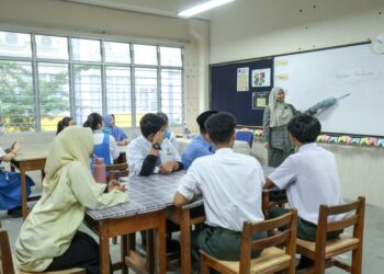 ISU beban tugas guru berlarutan sekian lama tanpa penyelesaian yang benar-benar menyeluruh. -GAMBAR HIASAN