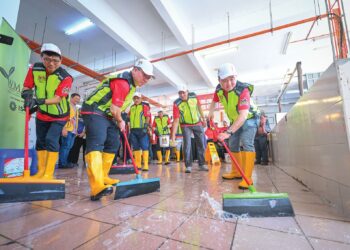 NGA Kor Ming menyertai program Hari Cuci Malaysia 2026 yang berlangsung di Pasar Taman Sri Gombak baru-baru ini.