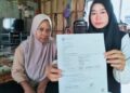 NUR Shafiqah Syamimi Zainudi akan melapor diri ke Universiti Malaya, Sabtu ini walaupun duit belanjanya belum mencukupi ketika ditemui di rumahnya di Kampung Talak Chabang Empat Tumpat, Kelantan-UTUSAN/ROHANA ISMAIL.