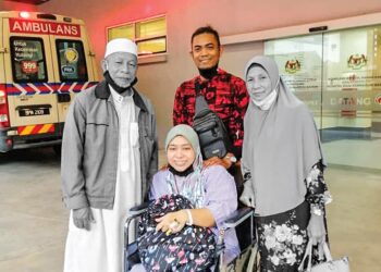 ALLAHYARHAM Raja Ahmad Raja Ali (kiri) dan Allahyarham Zaitun Mohamed (kanan).