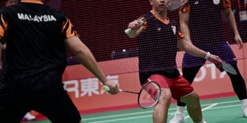 PEMAIN Beregu lelaki negara, Goh Sze Fei (tengah) bersama Nur Izzuddin Mohd Rumsani bakal berdepan pasangan ke-16 dunia, Chiu Hsiang Chieh-Wang Chi Lin dari Taiwan seawal peringkat 32 terbaik. .-IHSAN MSN