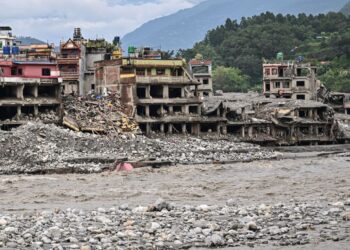 BEBERAPA bangunan musnah akibat banjir dahsyat di Trishuli. - AFP