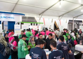 Orang bekerja sendiri (OBS) yang mengunjungi Festival Mega iLINDUNGu berpeluang menikmati manfaat diskaun caruman sebanyak 50 peratus bagi memperbaharui perlindungan sosial menerusi inisiatif KENDIRI Padanan50.