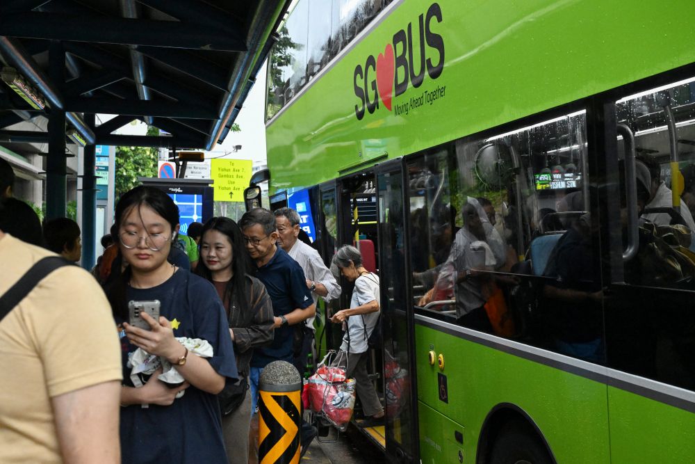 Ramai sokong denda jika letak kaki di atas kerusi bas Ramai sokong denda jika letak kaki di atas kerusi bas