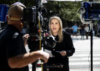 WARTAWAN CNN, Betsy Klein  dilarang memasuki Rumah Putih. - AFP