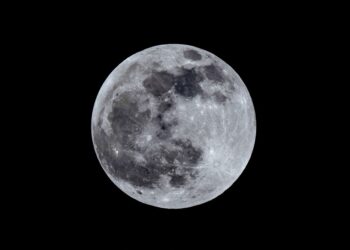 BULAN terbentuk selepas perlanggaran dasyat kira-kira 4.5 bilion tahun lalu. - AFP