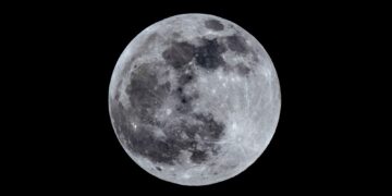 BULAN terbentuk selepas perlanggaran dasyat kira-kira 4.5 bilion tahun lalu. - AFP